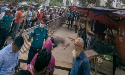 মেট্রোরেলের বিয়ারিং প্যাড পড়ে পথচারী নিহত, চলাচল বন্ধ