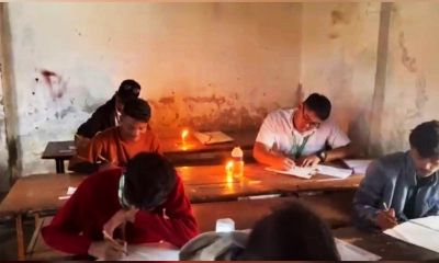 মোমবাতির আলোয় পরীক্ষা দিয়েছেন শিক্ষার্থীরা