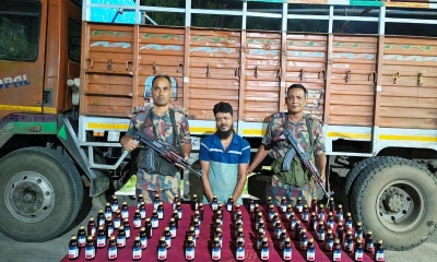 যশোরে চোরাচালানী মালামালসহ আটক ২