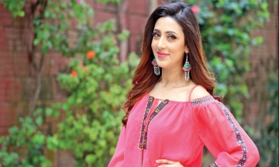 জন্মদিনের আবহে মুগ্ধতা ছড়ালেন মিম