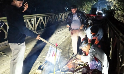 ব্রিজের পাটাতন ভেঙে ভোগান্তি, মেরামত করালেন বিএনপি নেতা