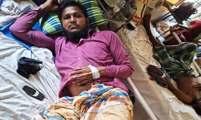 বসতবাড়িতে ককটেল হামলা, ভাঙচুর ও লুটপাটে আহত ১