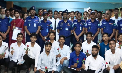 ১২০ টাকায় পুলিশের চাকরি পেলেন ৫৮ তরুণ-তরুণী