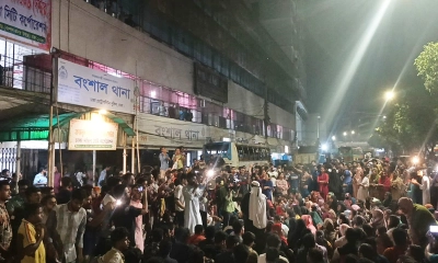 শিক্ষার্থী জুবায়েদের খুনিদের গ্রেপ্তার দাবিতে বংশাল থানা ঘেরাও