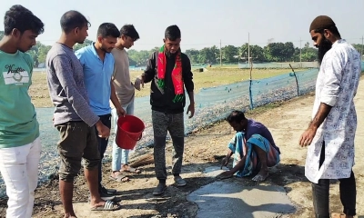 নলডাঙ্গায় স্বেচ্ছাশ্রমে সড়ক সংস্কার, চলাচলে স্বস্তি