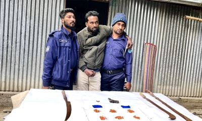 যৌথ বাহিনীর অভিযানে দেশি অস্ত্র-মাদকসহ গ্রেপ্তার ১