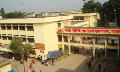 দাদির মৃত্যুতে বাড়ি ফেরার পথে সড়কে ঝরল নাতির প্রাণ