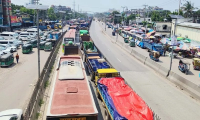 ঢাকা-চট্টগ্রাম মহাসড়কে ১৭ কিমি তীব্র যানজট