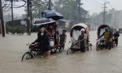 টানা বৃষ্টিতে চট্টগ্রাম নগরজুড়ে জলাবদ্ধতা