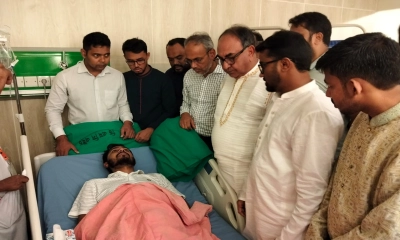 ঢামেকে নুরের শারীরিক খোঁজ নিলেন মির্জা আব্বাস, দ্রুত সুস্থতার প্রার্থনা