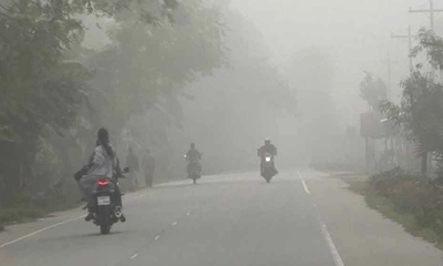 কুয়াশাচ্ছন্ন ভোরে শীতের আগমনী বার্তা
