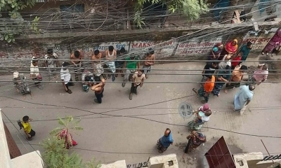 ঢাকায় ভূমিকম্প, আফটার শক আতঙ্কে এখনো বাইরে অনেকে