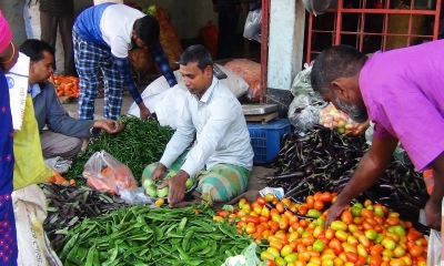 শীতকালীন সবজি বিক্রি হচ্ছে। ছবি : রূপালী বাংলাদেশ