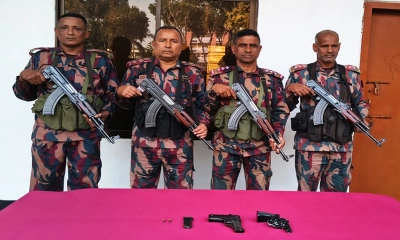 সীমান্তে পিস্তল, ম্যাগাজিন ও গুলি উদ্ধার