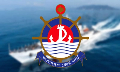 মহেশখালীতে শিক্ষাসামগ্রী বিতরণ ও বিনামূল্যে চিকিৎসাসেবা দিল কোস্ট গার্ড