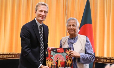 রোহিঙ্গা সংকট ও স্কুল ফিডিং কর্মসূচি নিয়ে প্রধান উপদেষ্টার সঙ্গে ডব্লিউএফপি প্রধানের বৈঠক