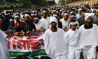 দশমিনায় কাফনের কাপড় পরে নিষিদ্ধ ছাত্রলীগের মিছিল