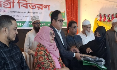 সোনাগাজীতে ২ শতাধিক শিক্ষার্থীর মাঝে শিক্ষা সামগ্রী বিতরণ