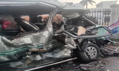 দুমড়ে-মুচড়ে যাওয়া মাইক্রোবাস। ছবি: রূপালী বাংলাদেশ