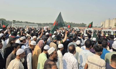 সংসদ ভবনে ছাত্র-জনতার ঢল