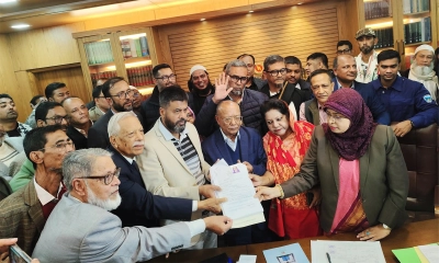ফেনী-১ আসনে খালেদা জিয়ার পক্ষে মনোনয়নপত্র জমা দিলেন নেতাকর্মীরা