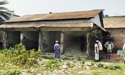সরকারি মার্কেট দখলের চেষ্টা, উন্মুক্ত করার দাবি স্থানীয়দের