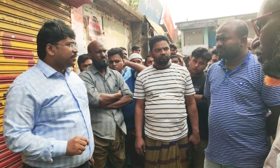গুদামজাত তেল জব্দ, ফিলিং স্টেশনসহ ৩ ব্যবসায়ীকে জরিমানা