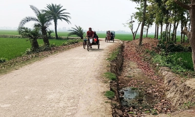 ড্রেনেজের জন্য ৬ মাস রাস্তা খুঁড়ে রাখায় দুর্ভোগ চরমে