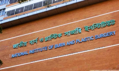 ফ্রিজের কম্প্রেসার বিস্ফোরণে একই পরিবারের চারজন দগ্ধ
