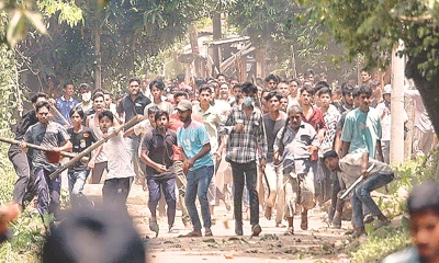 তুচ্ছ ঘটনায় রণক্ষেত্র চবি, আহত ৫ শতাধিক