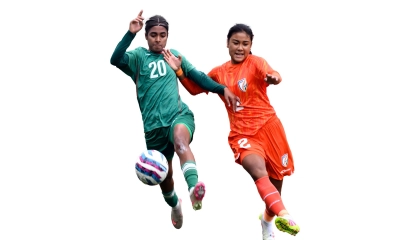 ভারতকে হারিয়ে শেষটা রাঙালেন মেয়েরা