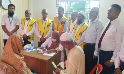 মানিকগঞ্জে বিনামূল্যে স্বাস্থ্যসেবা পেল পাঁচ শতাধিক মানুষ