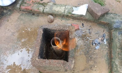 কলমাকান্দায় টিউবওয়েল  থেকে বের হচ্ছে গ্যাস