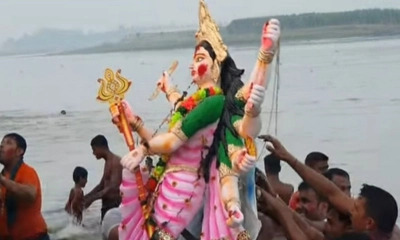 জামালপুরের দেওয়ানগঞ্জে শারদীয় দুর্গাপূজার প্রতিমা বিসর্জন। ছবি- রূপালী বাংলাদেশ