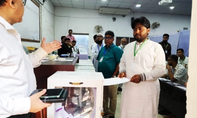 ভোট দিলেন ছাত্রশিবির সমর্থিত প্যানেলের ভিপি-জিএস প্রার্থী