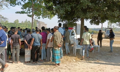 কুকুরকে বাঁচাতে গিয়ে খাদে টমটম, চালক নিহত