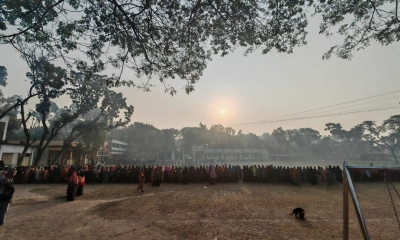 ভোটগ্রহণ শুরু, লাইনে ভোটাররা