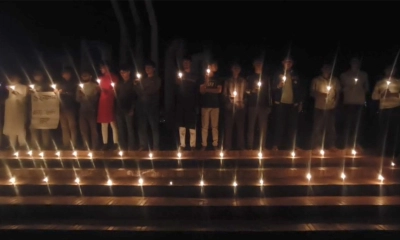 ১৯৭০ সালের ভোলা ঘূর্ণিঝড় স্মরণে মিনার প্রাঙ্গনে মোমবাতি প্রজ্জ্বলন। রূপালী বাংলাদেশ