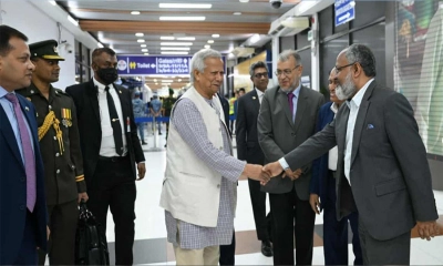 দেশে ফিরলেন প্রধান উপদেষ্টা