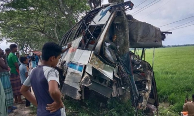 মাগুরায় গাছের সঙ্গে বাসের ধাক্কায় নিহত ১, আহত ২০