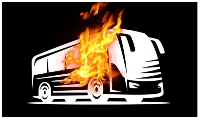 আবারও রাজধানীতে বাসে আগুন