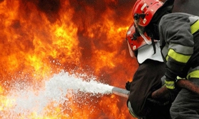 পুরান ঢাকায় আবাসিক ভবনে আগুন, নিয়ন্ত্রনে ৭ ইউনিট 