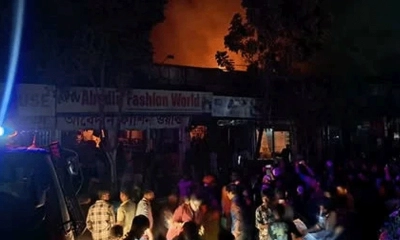রাজধানীর ভাটারায় মার্কেটে ভয়াবহ আগুন, নিয়ন্ত্রণে ৫ ইউনিট