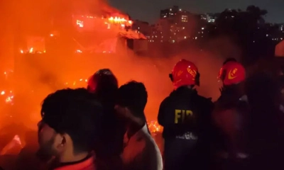 পুড়ছে কড়াইল বস্তি, নিয়ন্ত্রণে ফায়ারের ১৯ ইউনিট