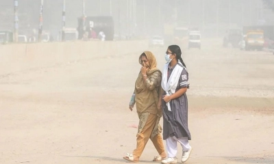 ছুটির দিনেও বায়ুদূষণে শীর্ষে ঢাকা