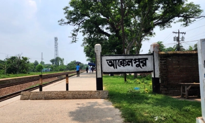 ট্রেনের নিচে মাথা দিয়ে রড মিস্ত্রীর আত্মহত্যা