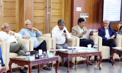 রাজনৈতিক দলগুলোর সাথে কমিশনের দ্বিতীয় পর্যায়ের  আলোচনায় বক্তব্য রাখেন জাতীয় ঐক্যমত্য কমিশনের সহ-সভাপতি ড. আলী রীয়াজ। ছবি- সংগৃহীত