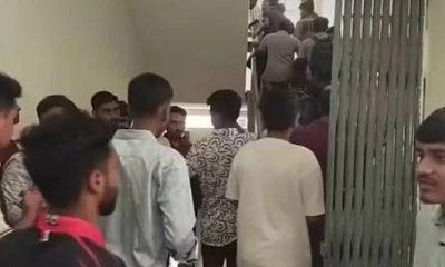 কুষ্টিয়া সরকারি কলেজে মবের মুখে এমপি আমির হামজা