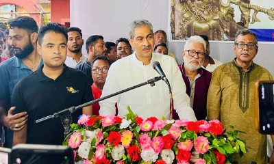 লক্ষ্মীপুরে জন্মাষ্টমী শোভাযাত্রা শেষে সুধী সমাবেশে কথা বলেন শহীদ উদ্দিন চৌধুরী এ্যানি।  ছবি- রূপালী বাংলাদেশ