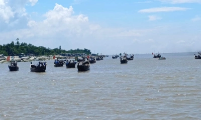 মাছ শিকার শেষে ফেরার পথে জলদস্যুদের হামলায় জেলেদের সর্বস্ব লুট